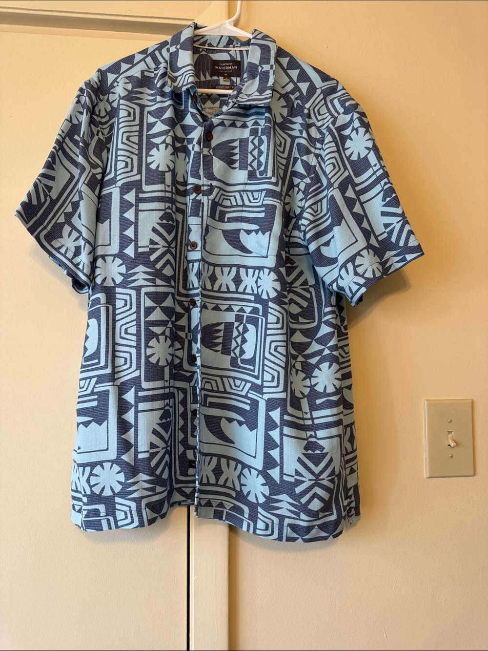 Quiksilver Light Blue and Navy Geometric Print Short Sleeve Button-Down Shirt